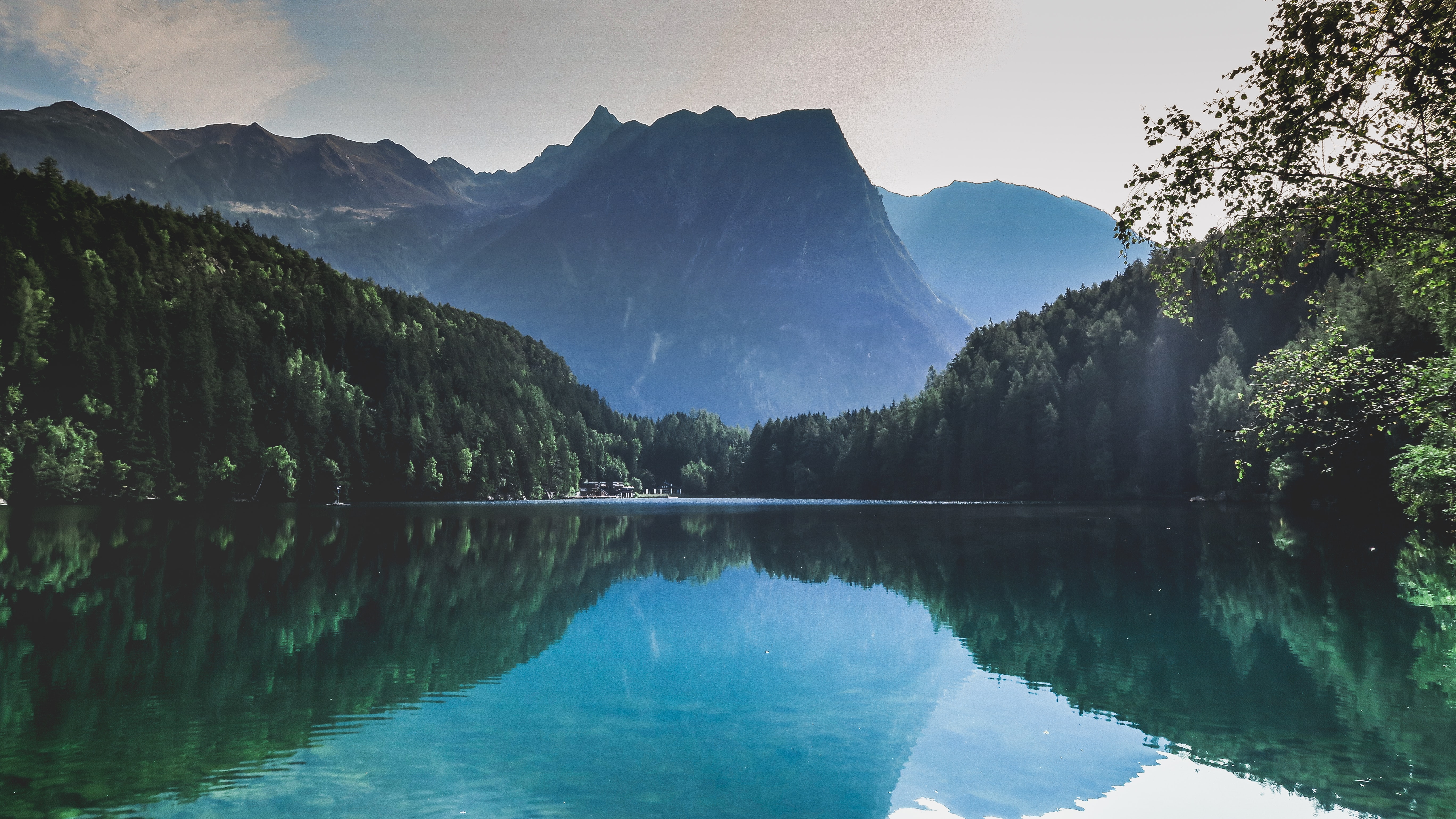 photographie nommée Mountain and Lake